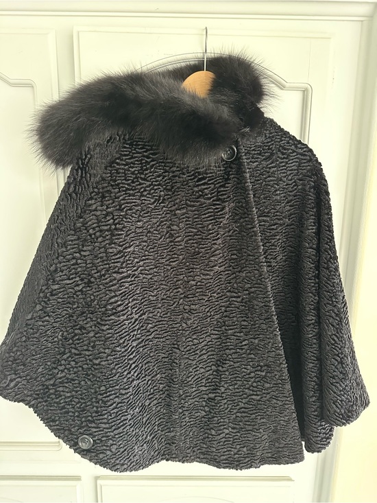 Neiman Marcus Jackets & Blazers - Neiman Marcus Black Textured Cape with Faux-Fur Collar